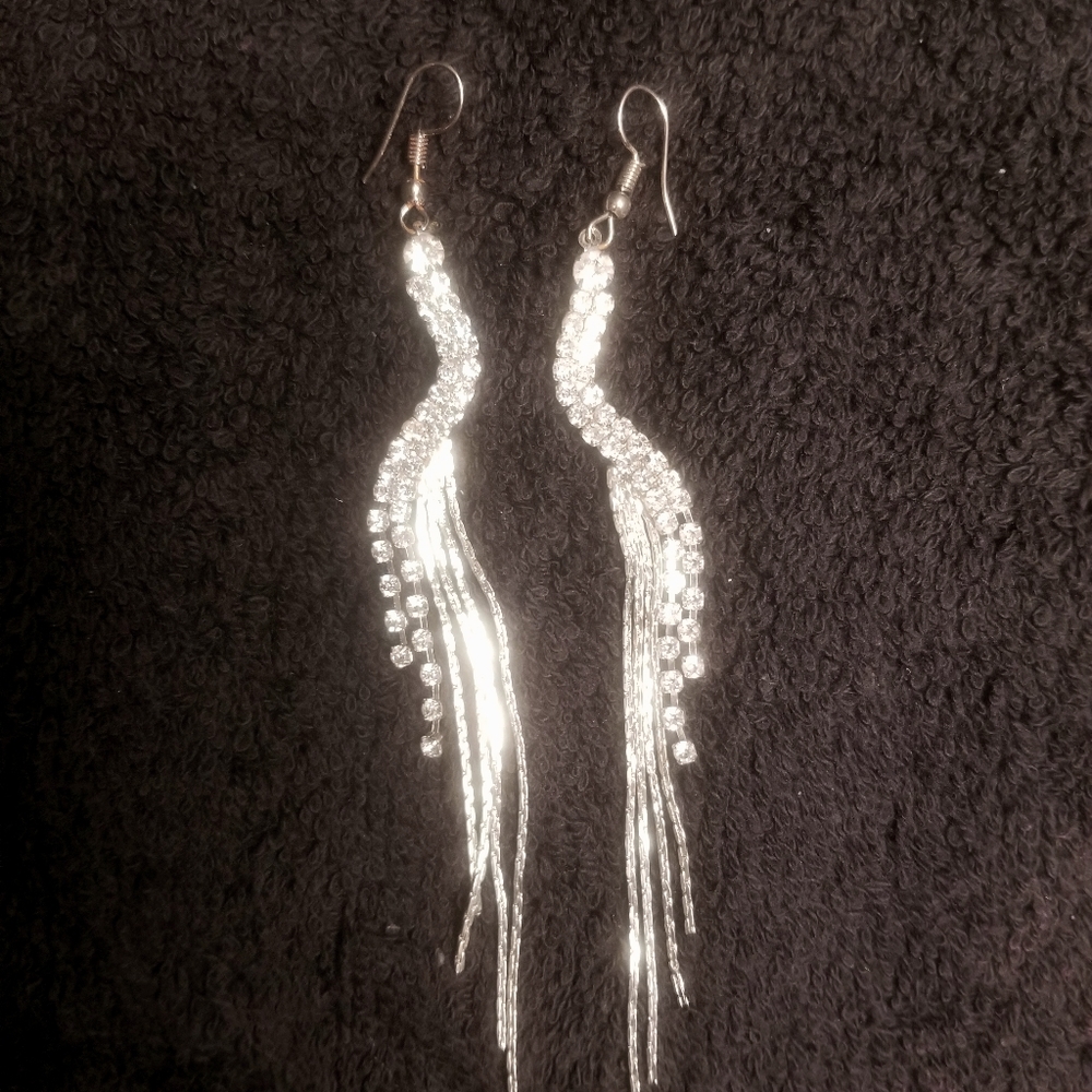 ❤SALE! Silver w/Rhinestone Dangle Earrings-NWOT